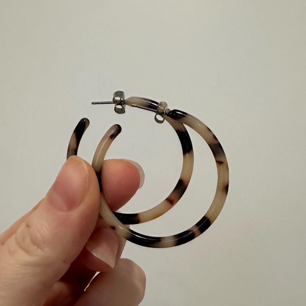 Light Tortoiseshell Hoop Earrings